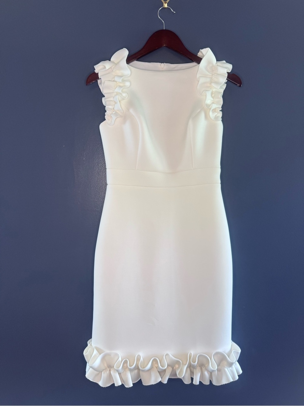Women’s White Ruffle Sheath Dress Eliza J Size 4 feminine flattering luxury 🤍🤍